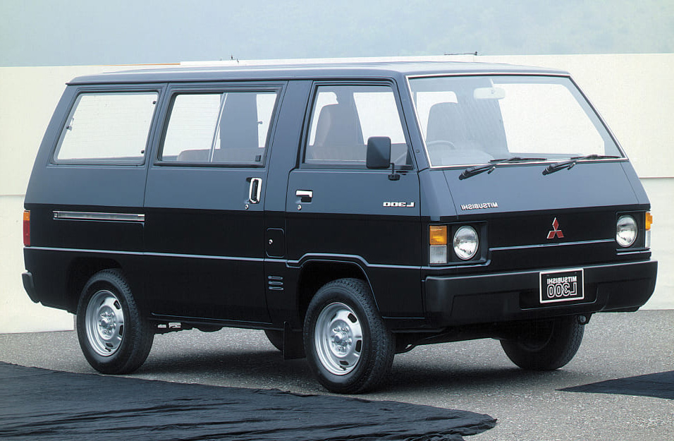 Замена аккумулятора Mitsubishi L300